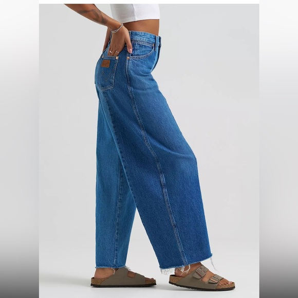 Wrangler Women’s Cowboy Barrel Jeans - Picture 3 of 7